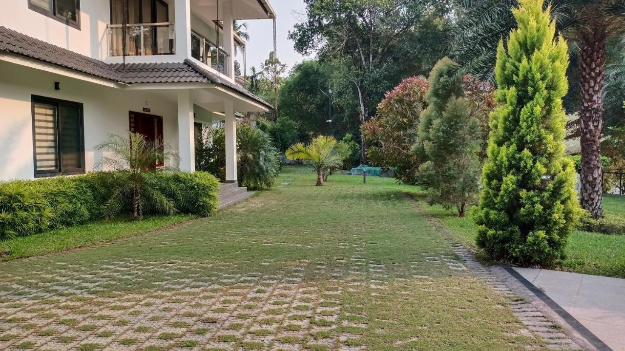 River Terrace Resort&Spa Kochi Exterior photo
